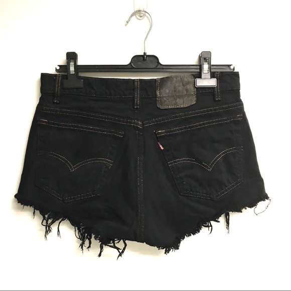 (SOLD) LEVI’s Denim High Rise Shorts Destruction - Picture 3 of 3